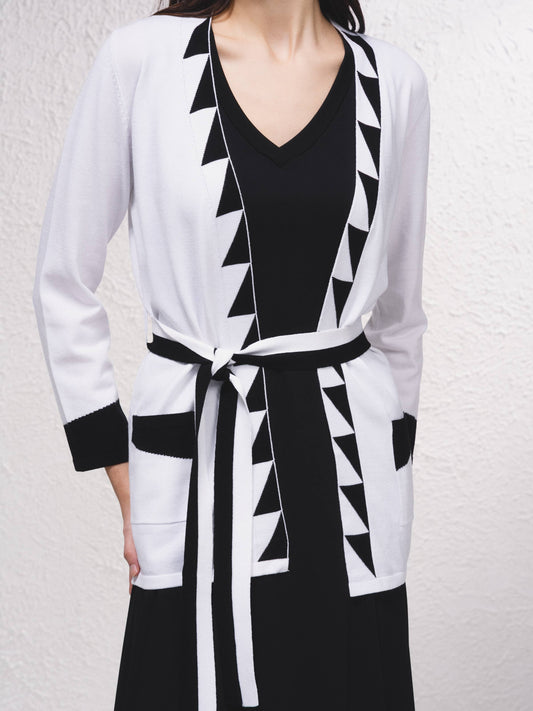 Cardigan in maglia con cintura e dettagli a contrasto