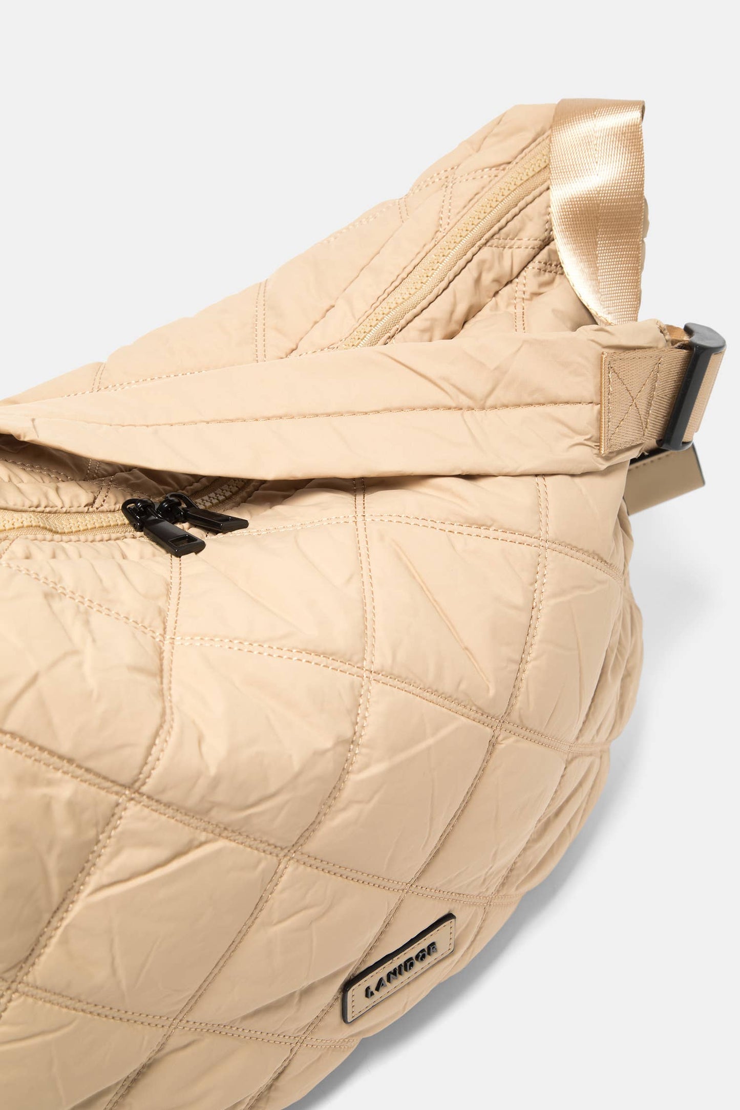 Borsa a spalla trapuntata con tracolla regolabile