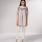 Blusa lunga a pois con scollo a barca e volant