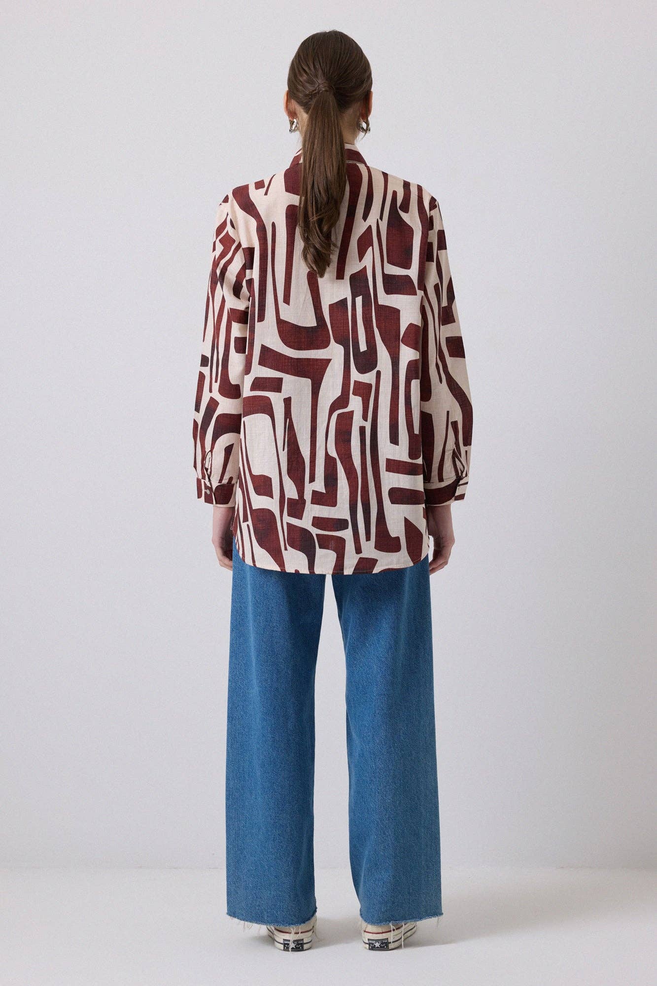 Camicia oversize con stampa astratta