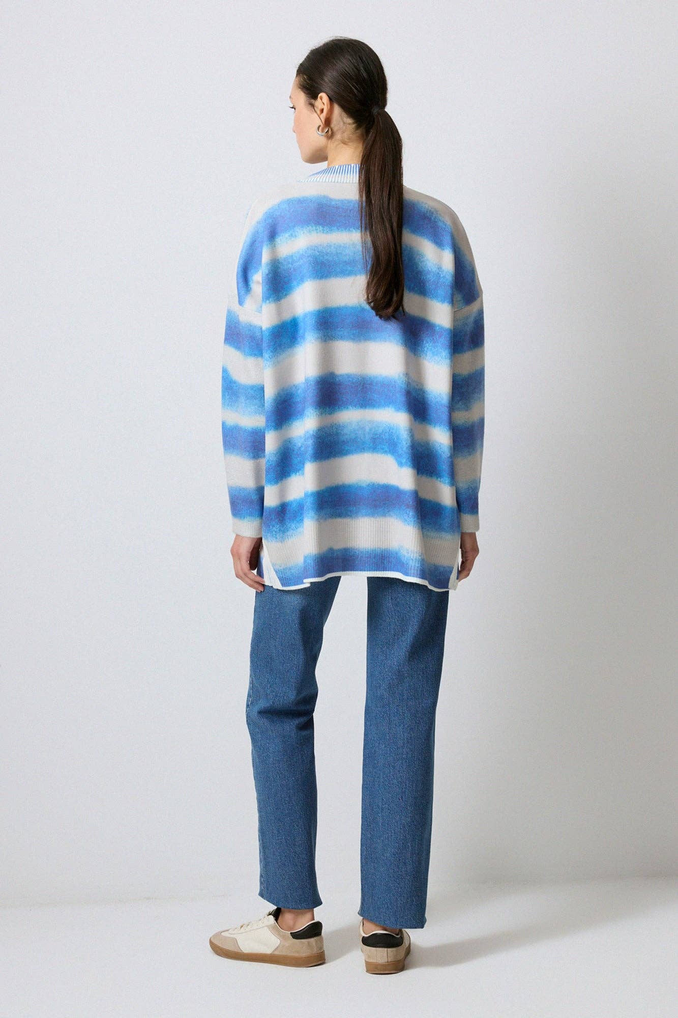 Maglione oversize a righe morbido blu