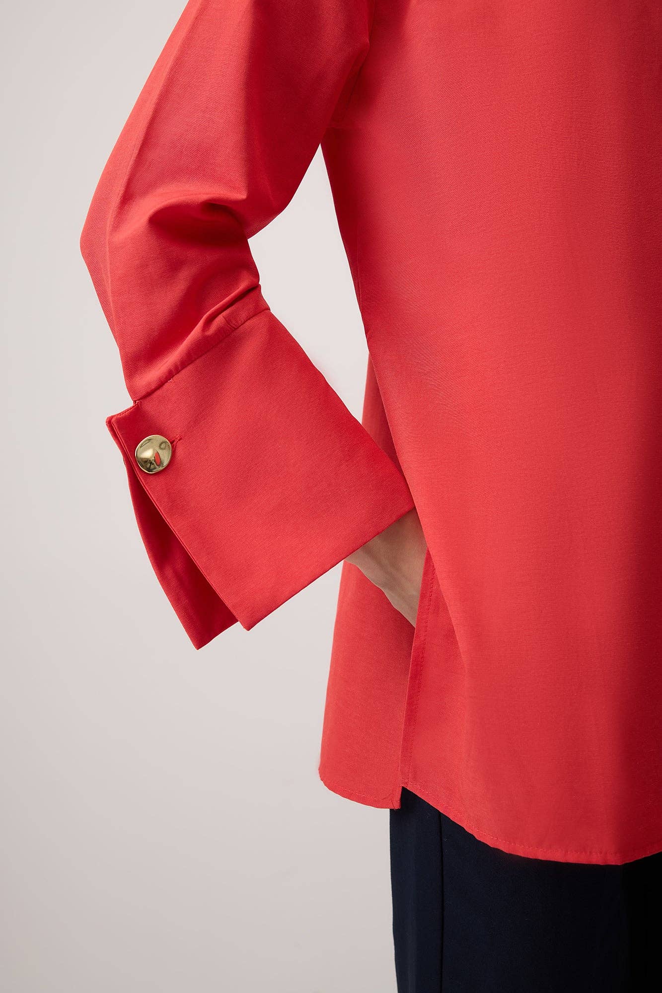 Camicia in popeline con polsini ampi