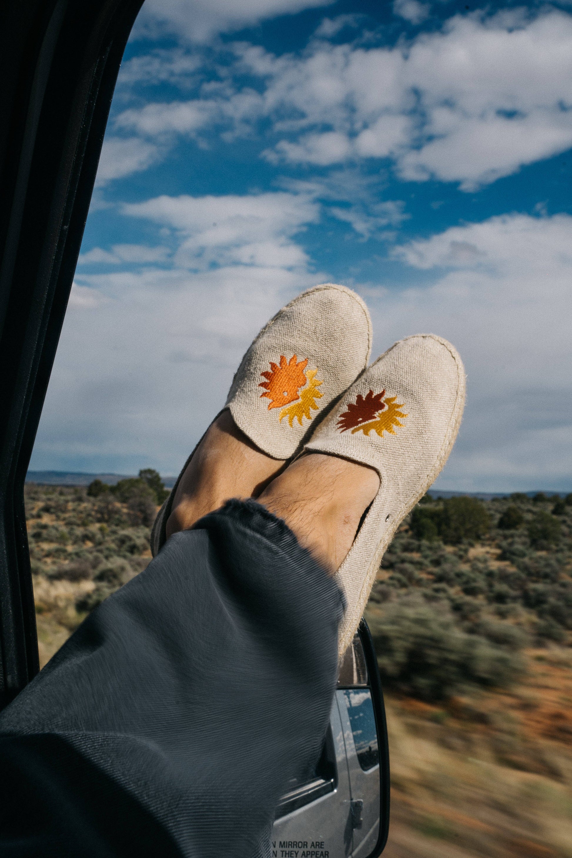 Espadrillas mediterranee in lino con ricamo sole