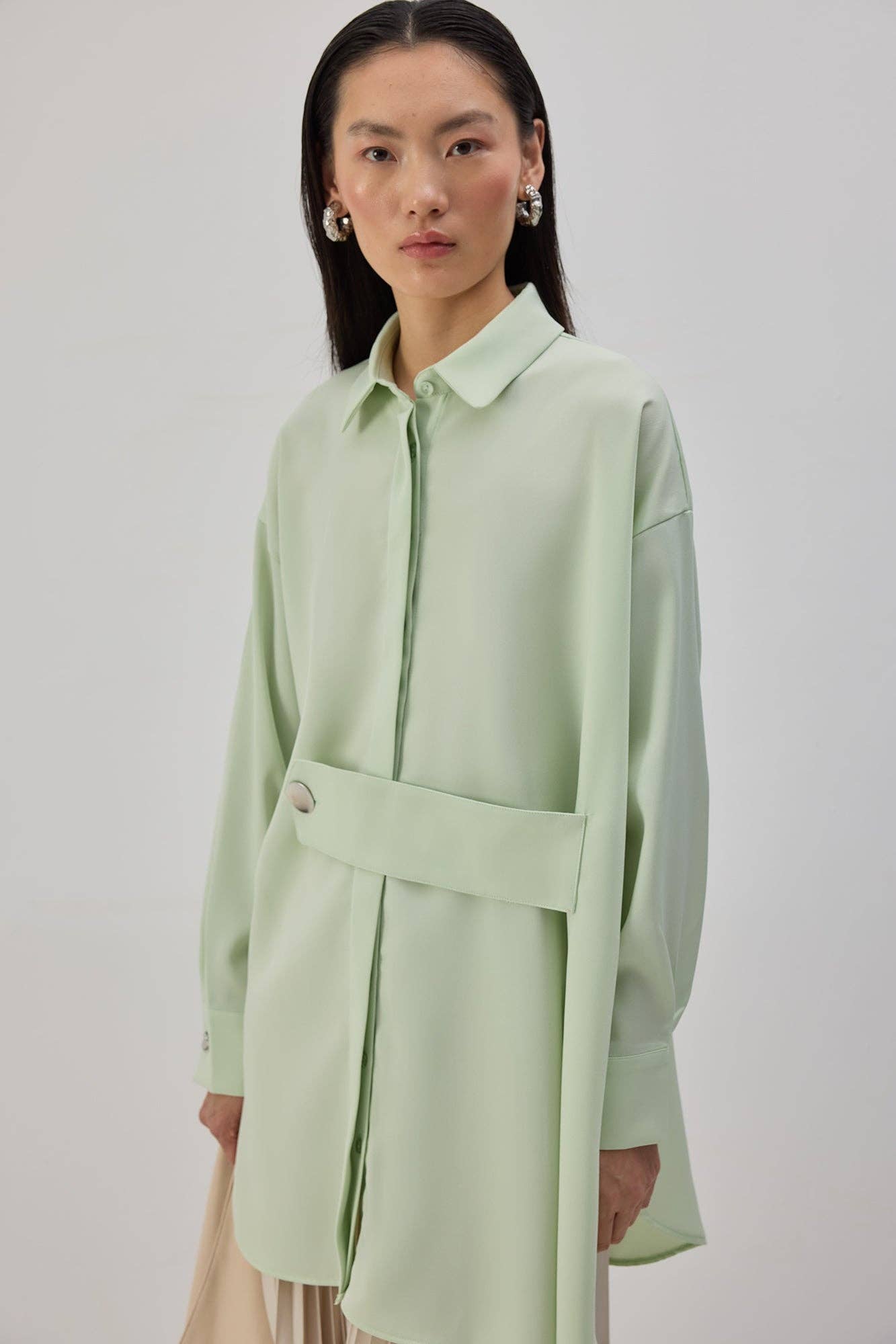 Camicia oversize in raso con fascia