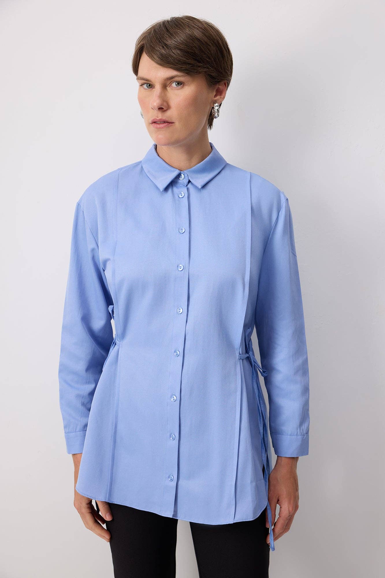 Camicia in popeline con lacci laterali