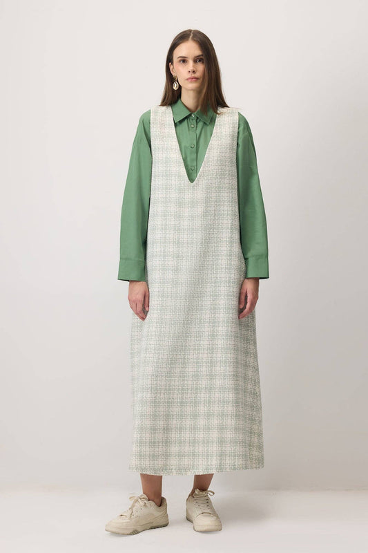 Abito lungo smanicato in tweed