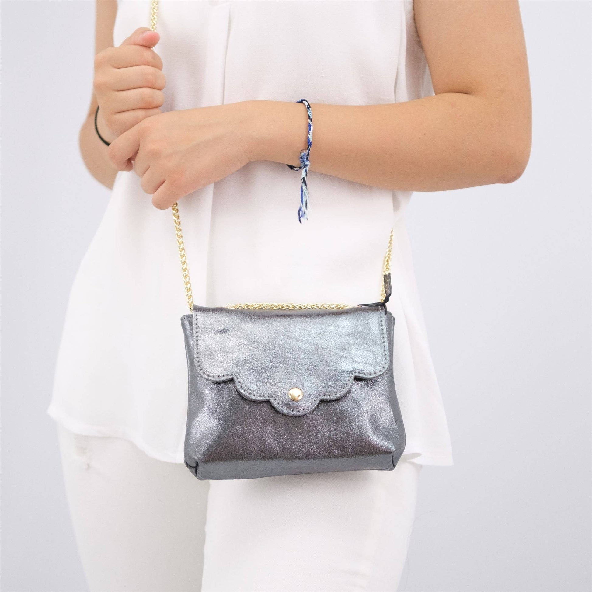 Piccola pochette in pelle con tracolla a catena