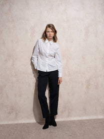 Tunica camicia bianca in cotone con taglio aderente