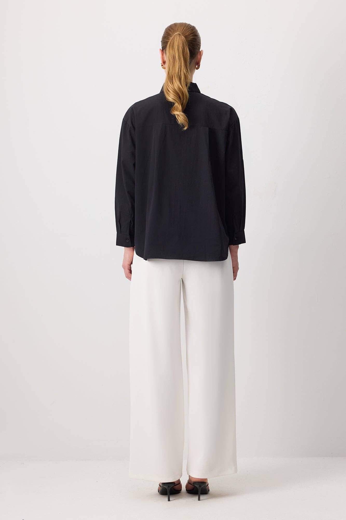 Camicia essenziale oversize in viscosa con tasca