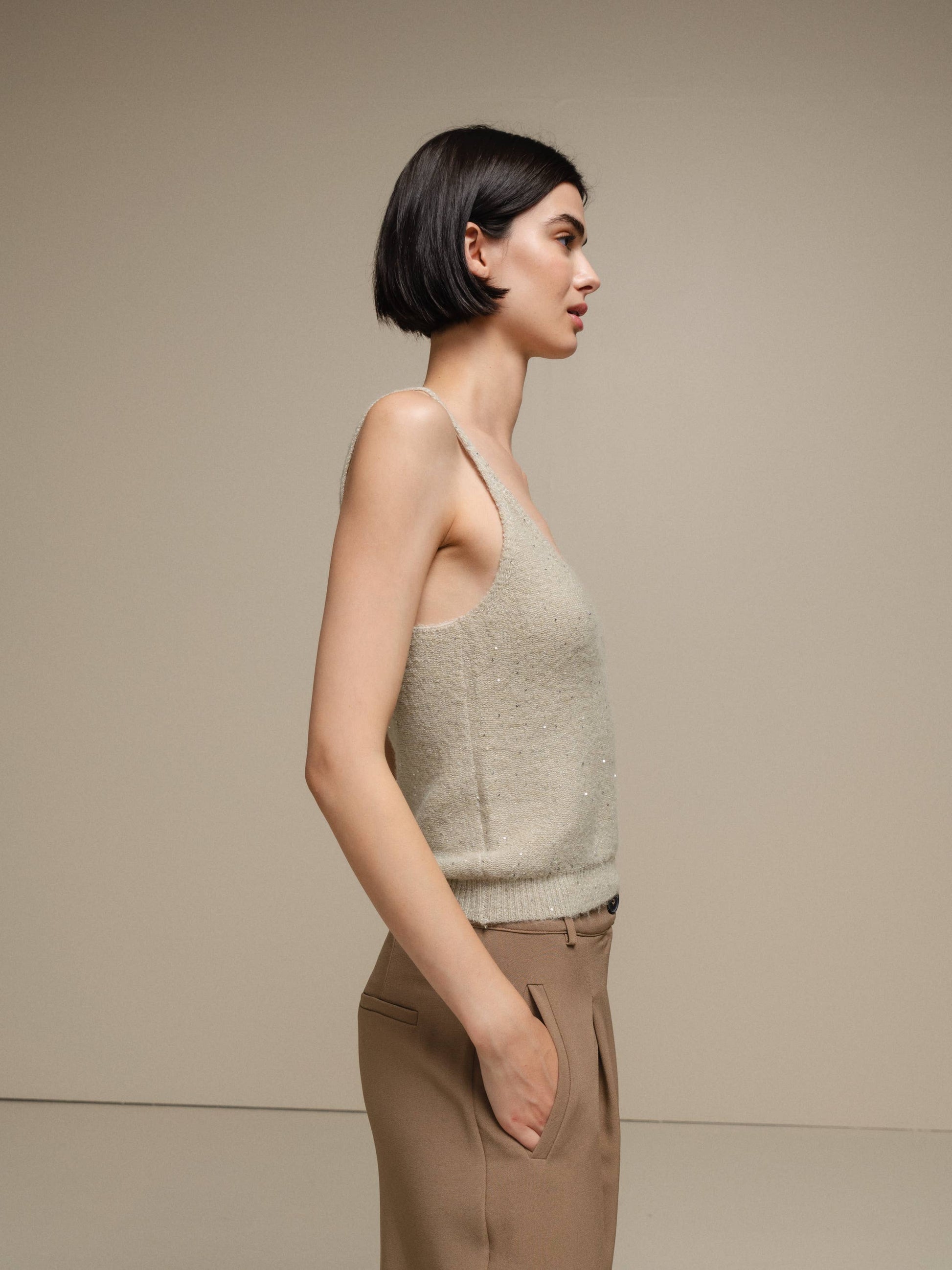 Canotta in maglia lurex versatile con scollo a V