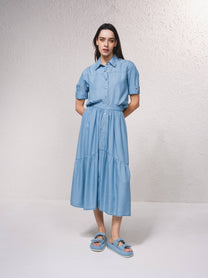 Gonna midi in denim leggero con bottoni frontali