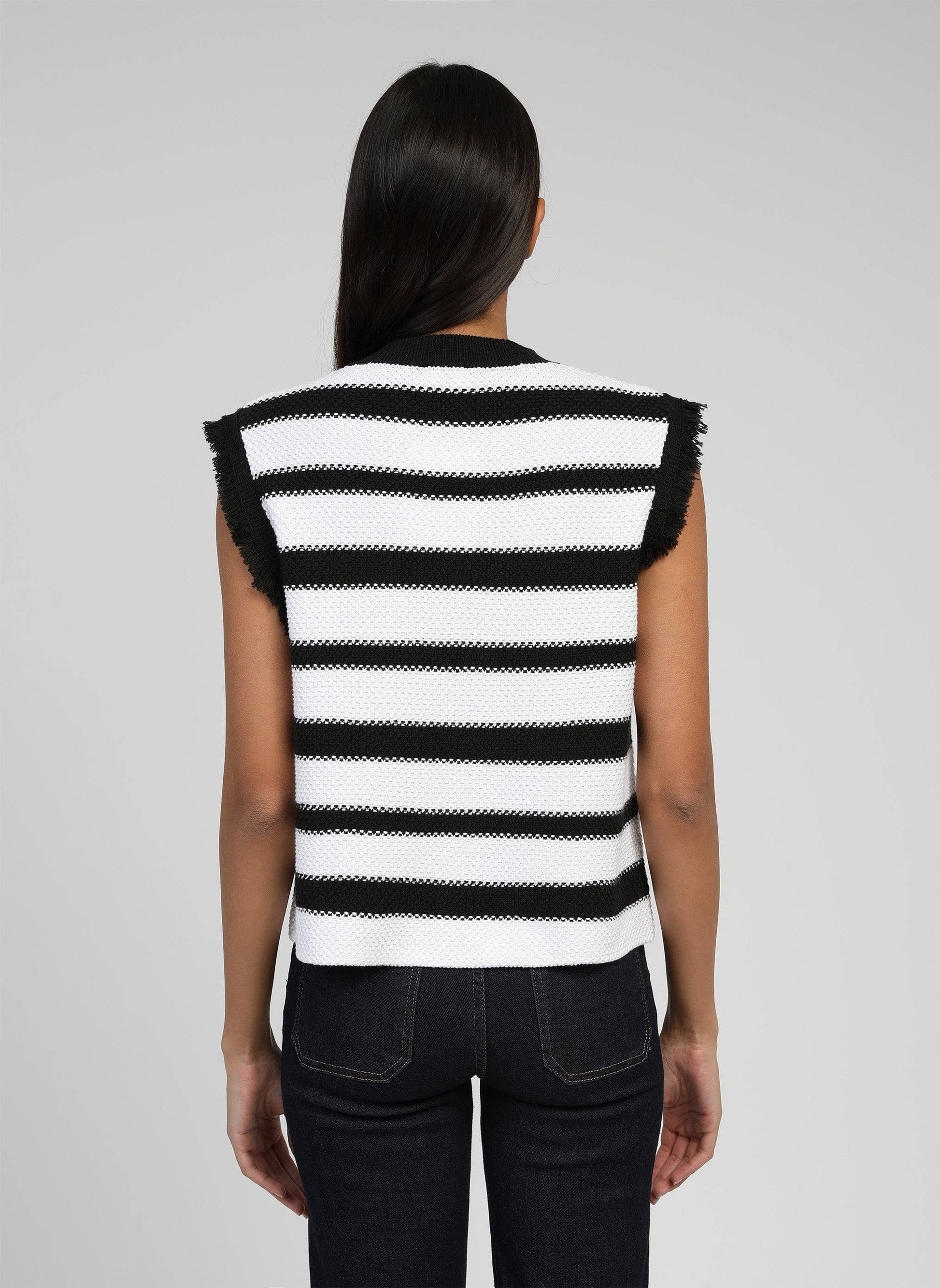 Cardigan smanicato a righe con bottoni gioiello
