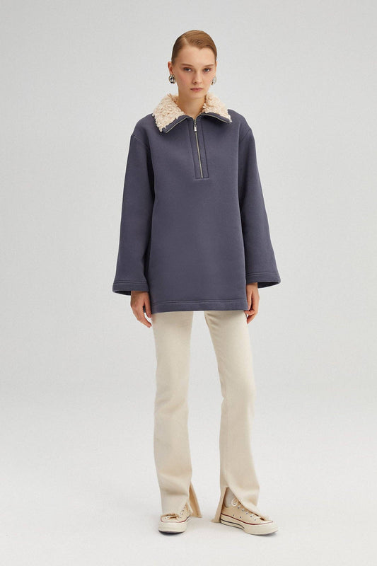 Felpa oversize con collo in pelliccia sintetica e mezza zip