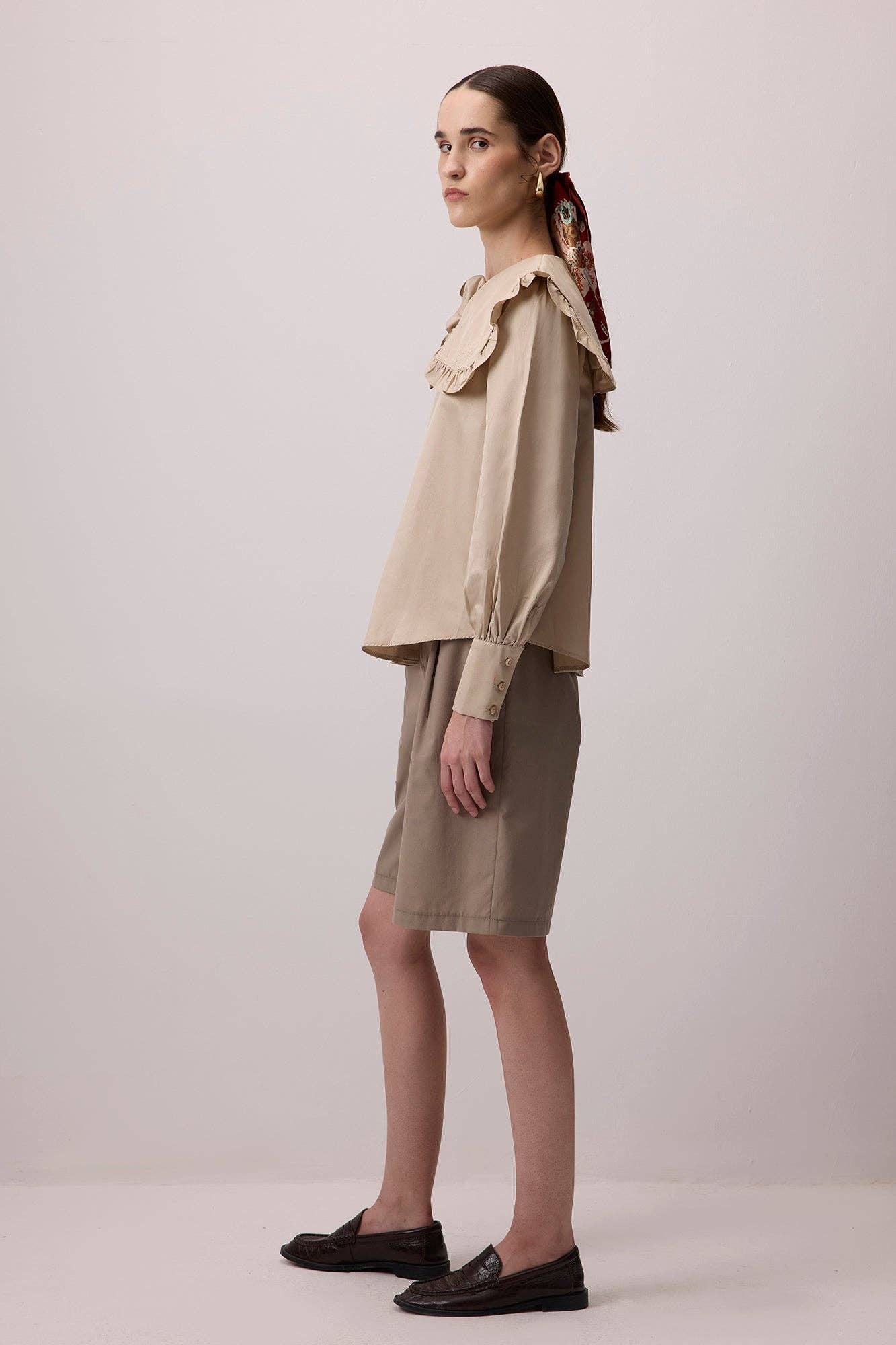 Camicia in misto cotone con maxi colletto marinara e volant