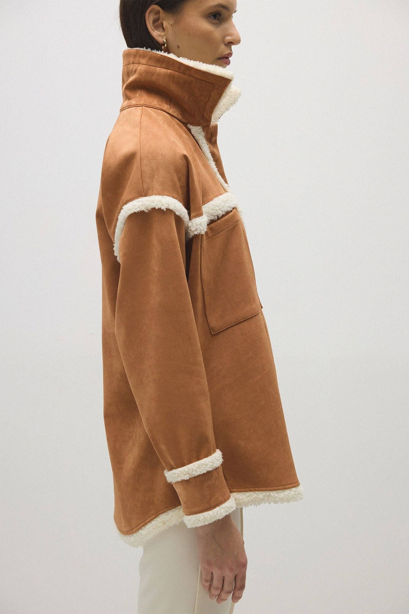 Soprabito effetto suede con bordo in shearling