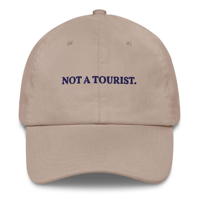 Cappellino dad hat “Not a Tourist” ricamato