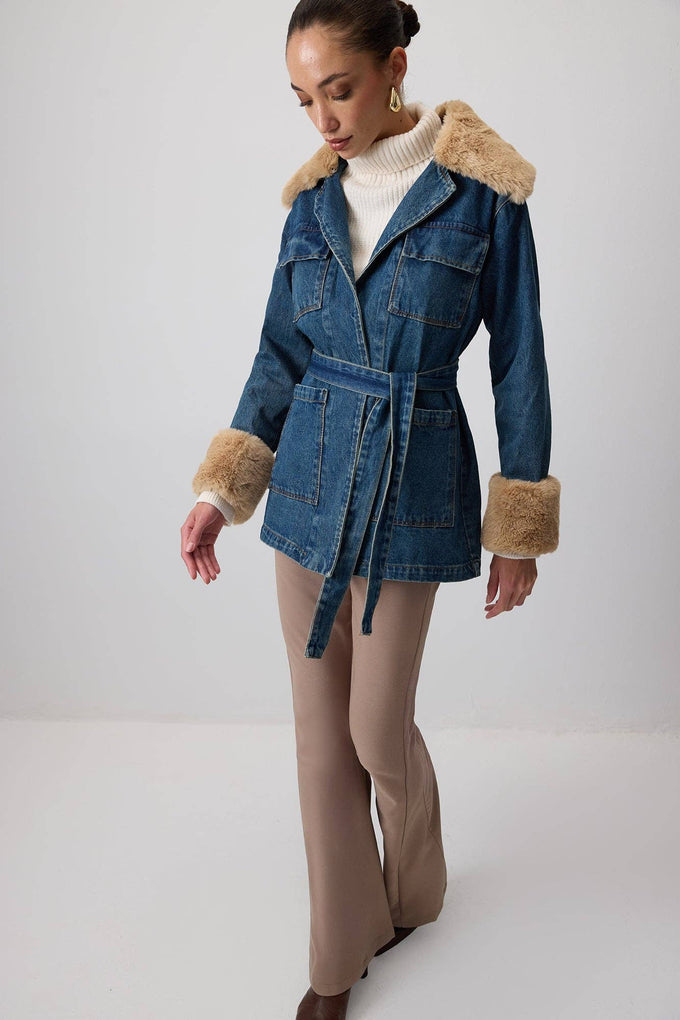 Giacca in denim con bordo in ecopelliccia