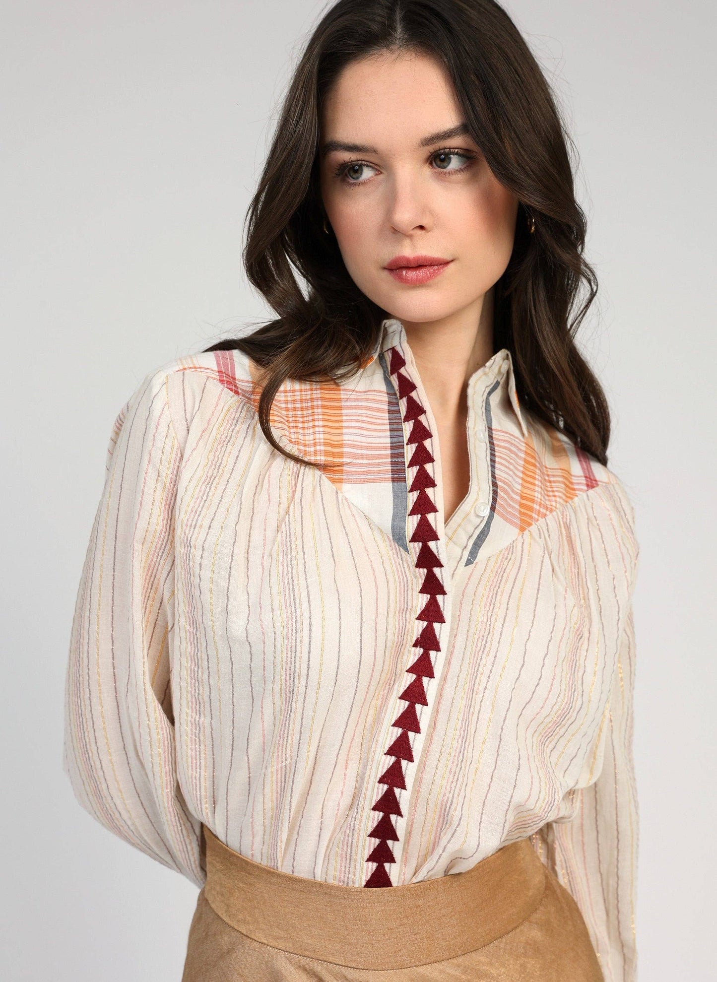 Camicia Sulyvan a righe in voile di cotone con ricami