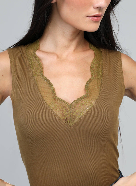 Canotta Asturia a coste con scollo a V in pizzo