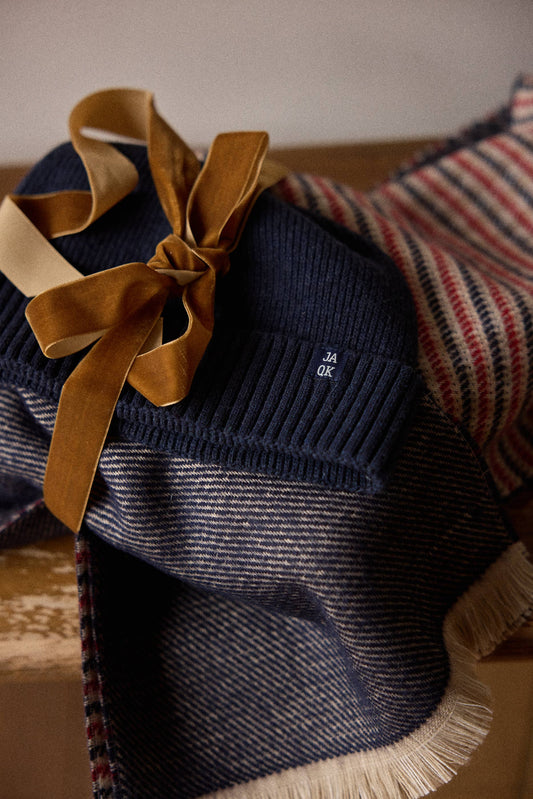 Berretto in maglia blu navy con risvolto