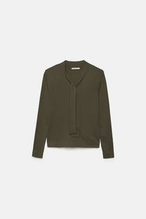 Maglione in maglia rasata con scollo a V e fiocco