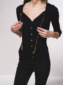 Cardigan in maglia a coste con catene dorate