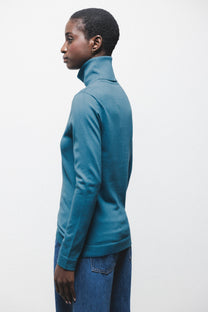Maglione a maglia rasata con collo alto