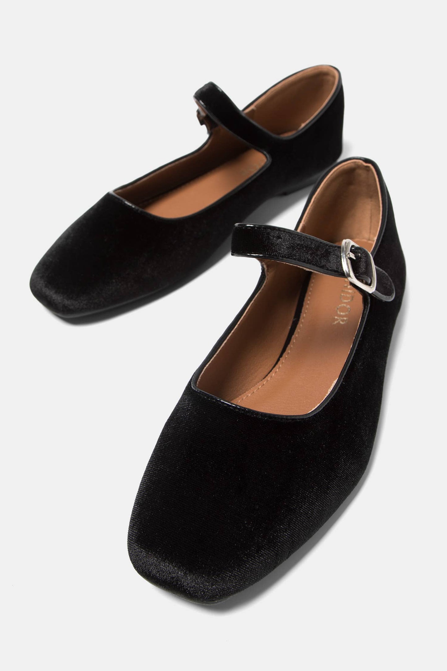 Ballerine effetto velluto con cinturino e fibbia