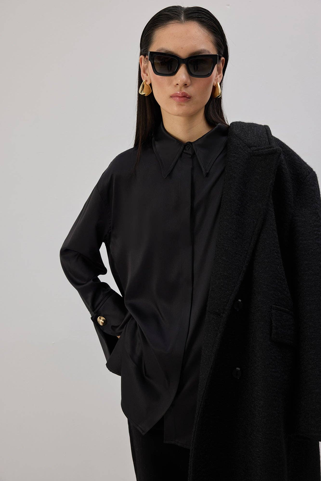 Camicia in raso con polsini ampi