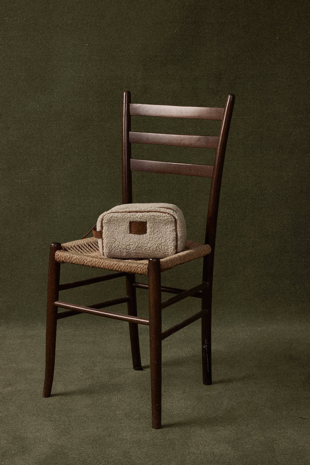 Beauty case da viaggio in sherpa effetto pecora color latte