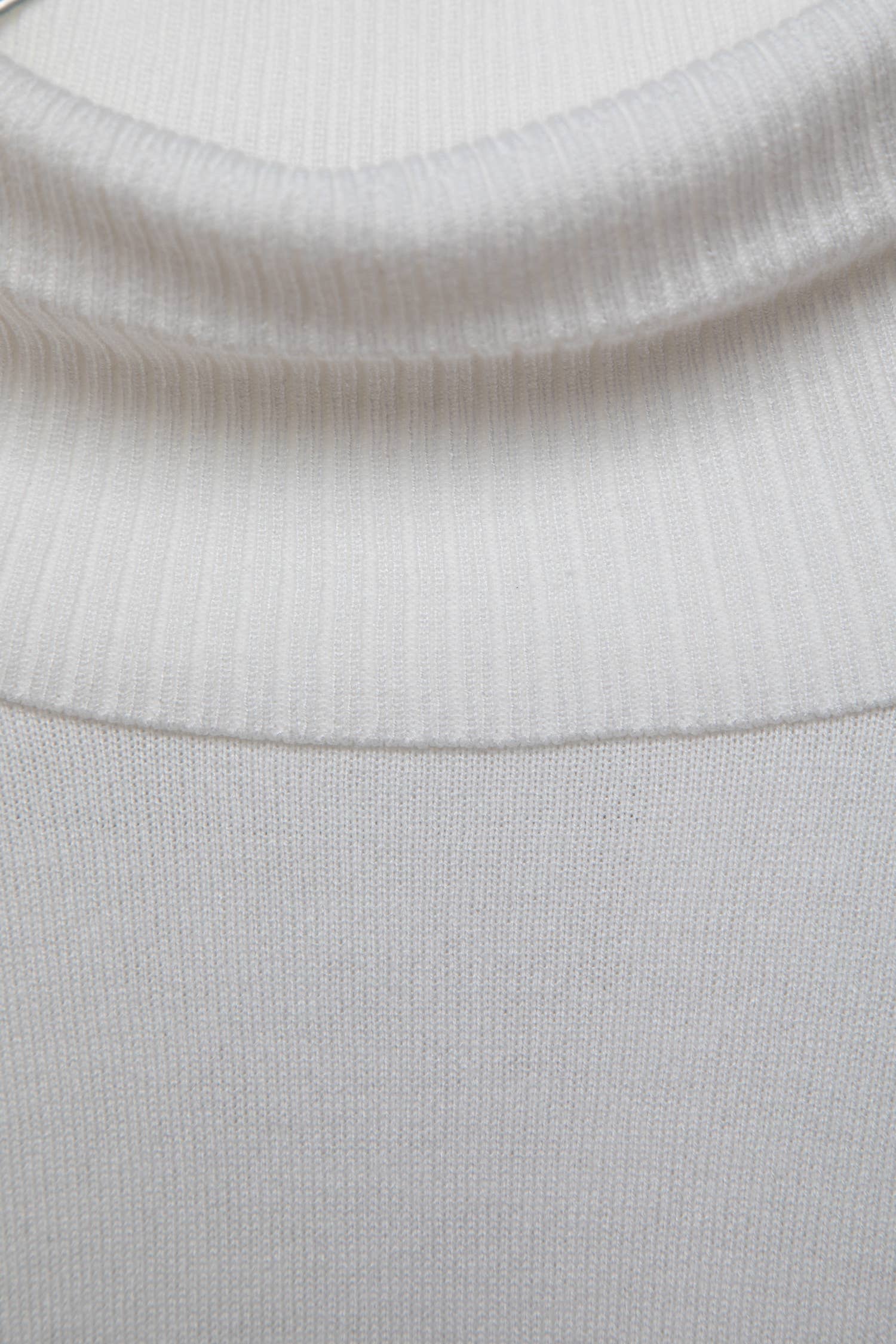 Maglione a maglia rasata con collo alto