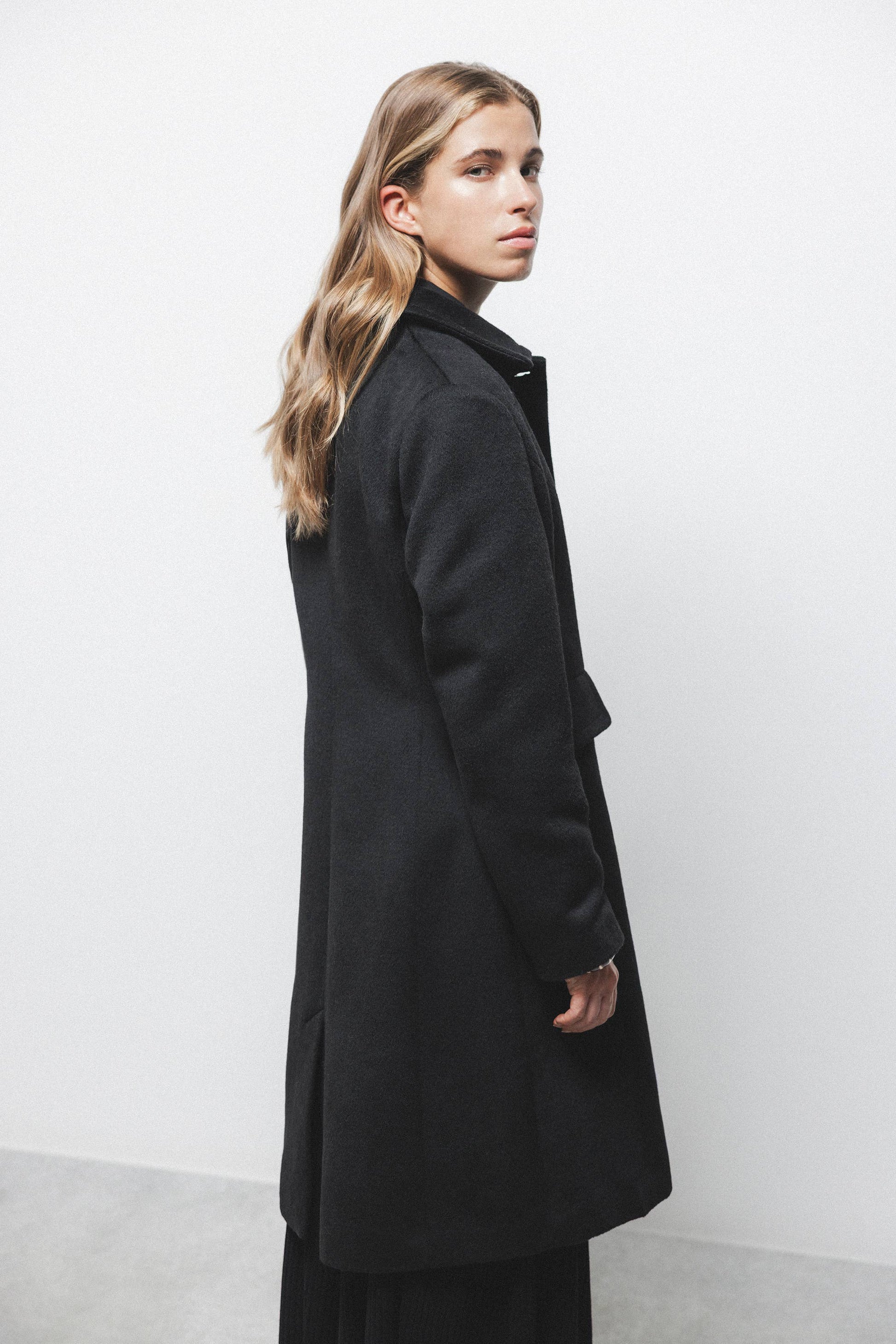 Cappotto lungo minimal con colletto classico