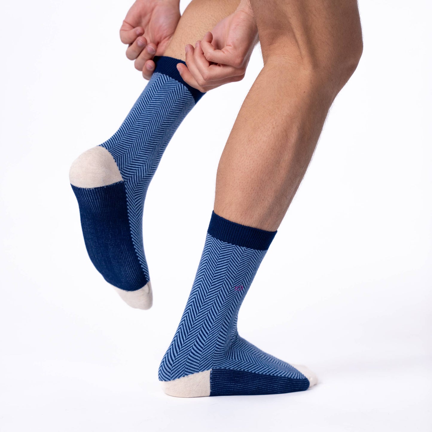 Calzini in cotone pettinato a chevron blu e écru