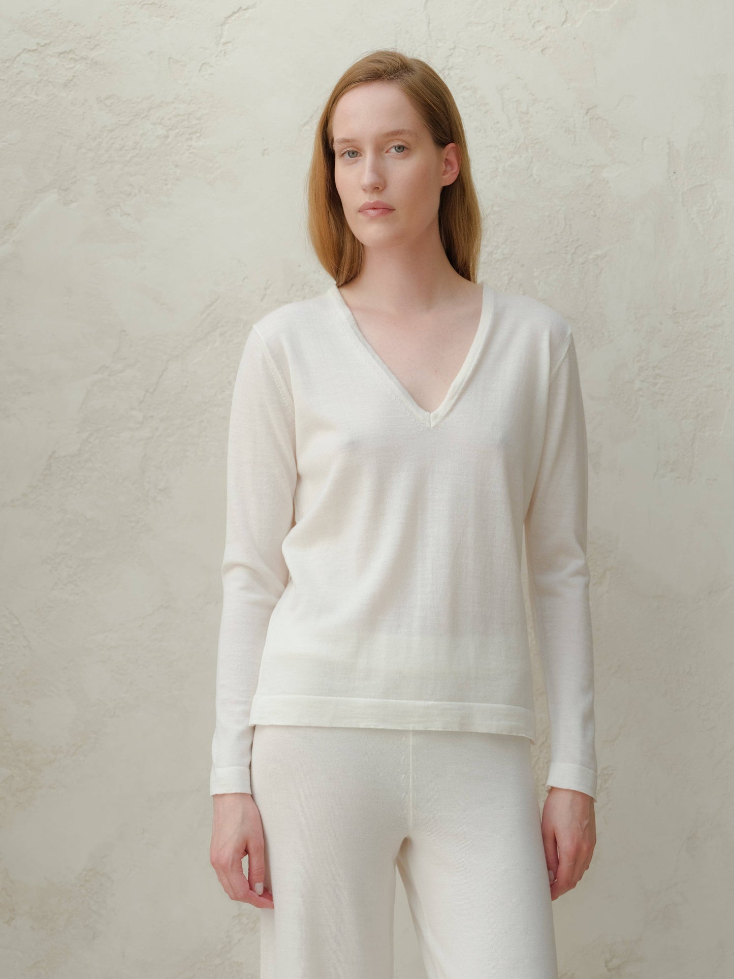Maglione in lana merino extra fine con scollo a V