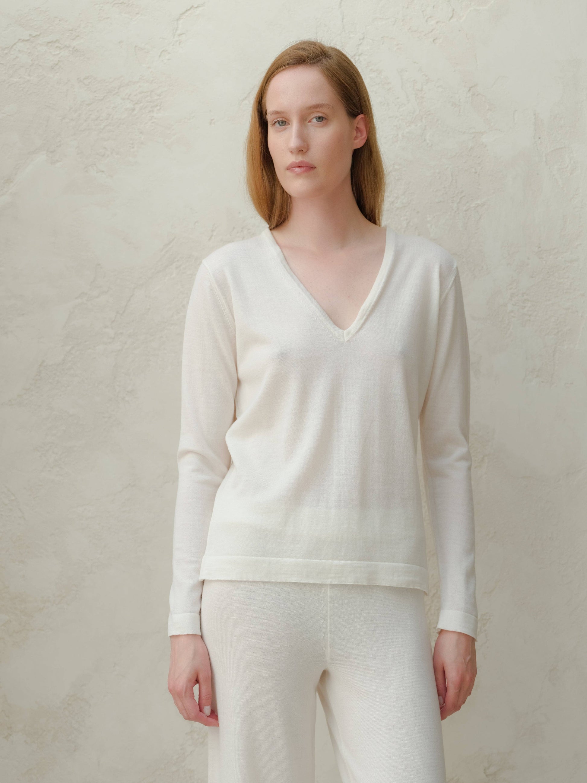 Maglione in lana merino extra fine con scollo a V