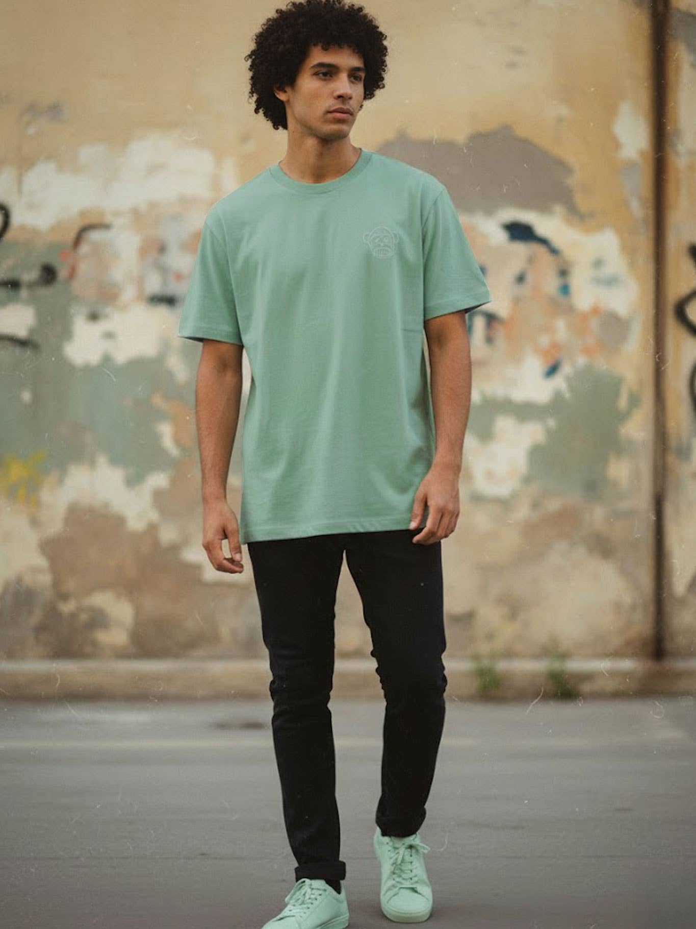 T-shirt unisex verde con ricamo Loco Monky