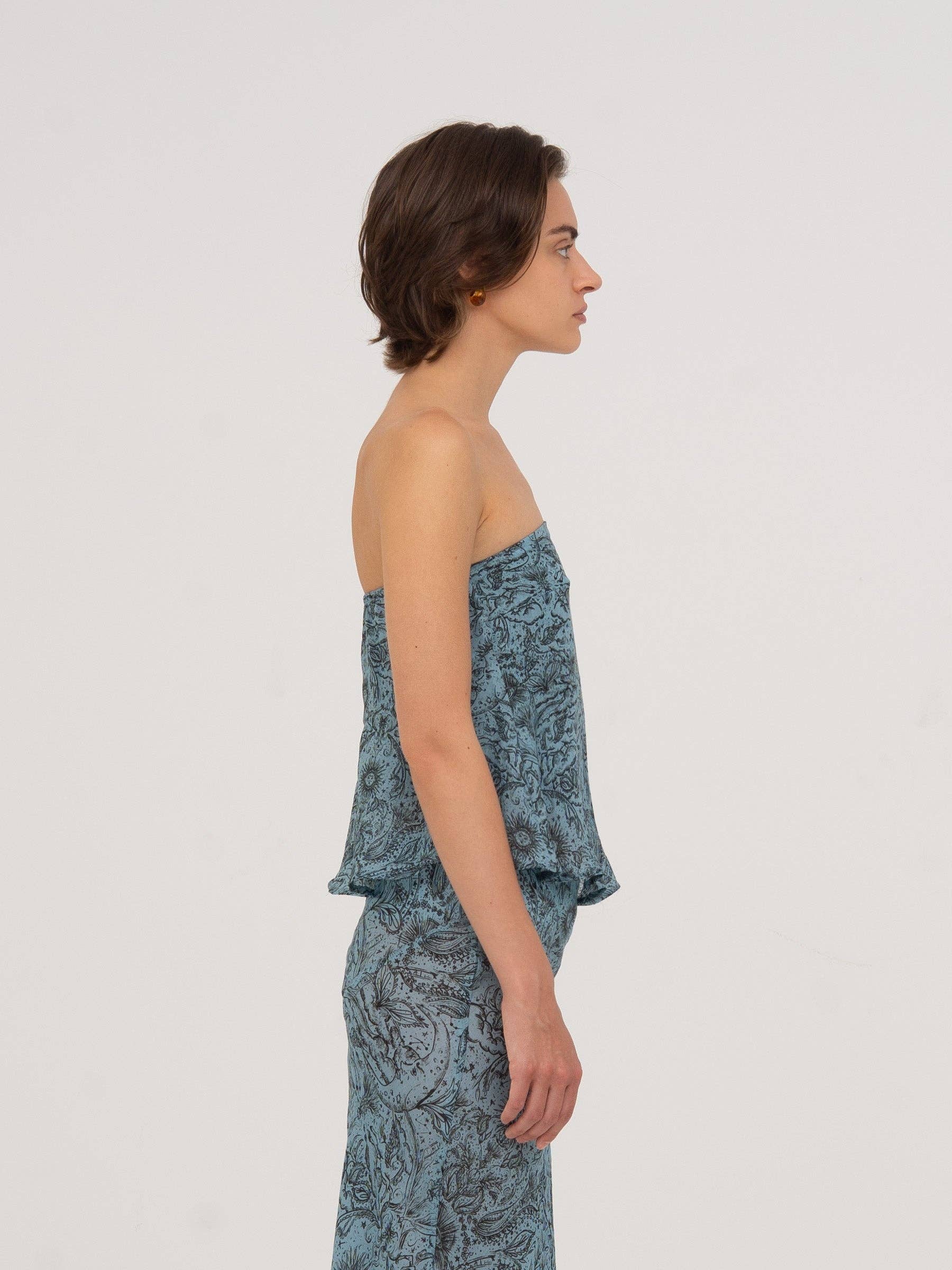 Top a fascia blu con stampa celestiale