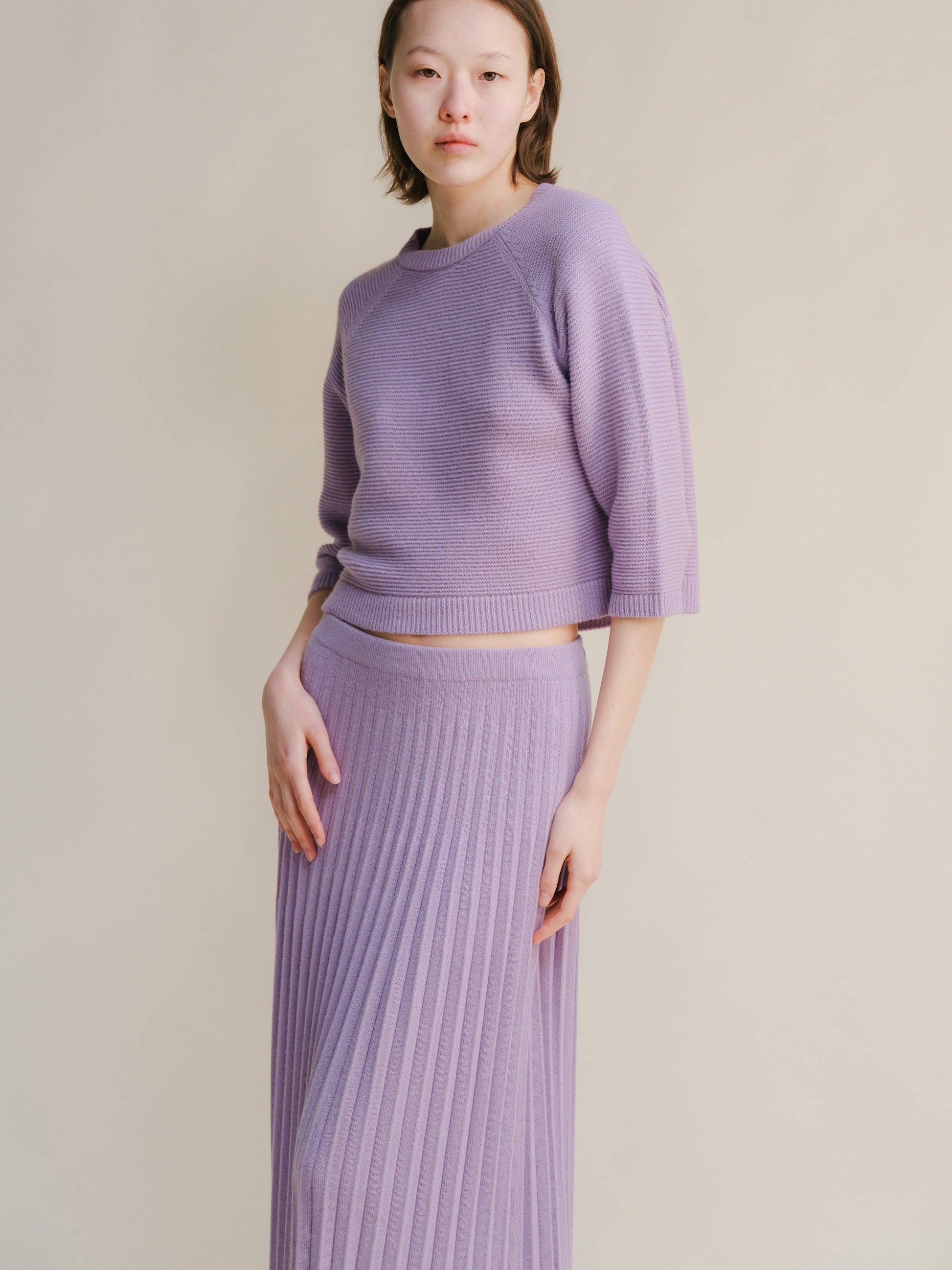 Maglione cropped in misto cashmere con maniche raglan 3/4