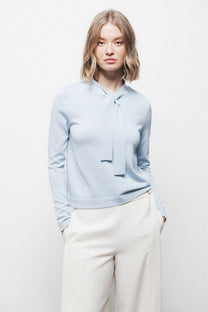 Maglione in maglia rasata con fiocco e scollo a V