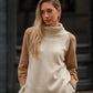 Maglia bicolore in lana e cashmere con collo alto