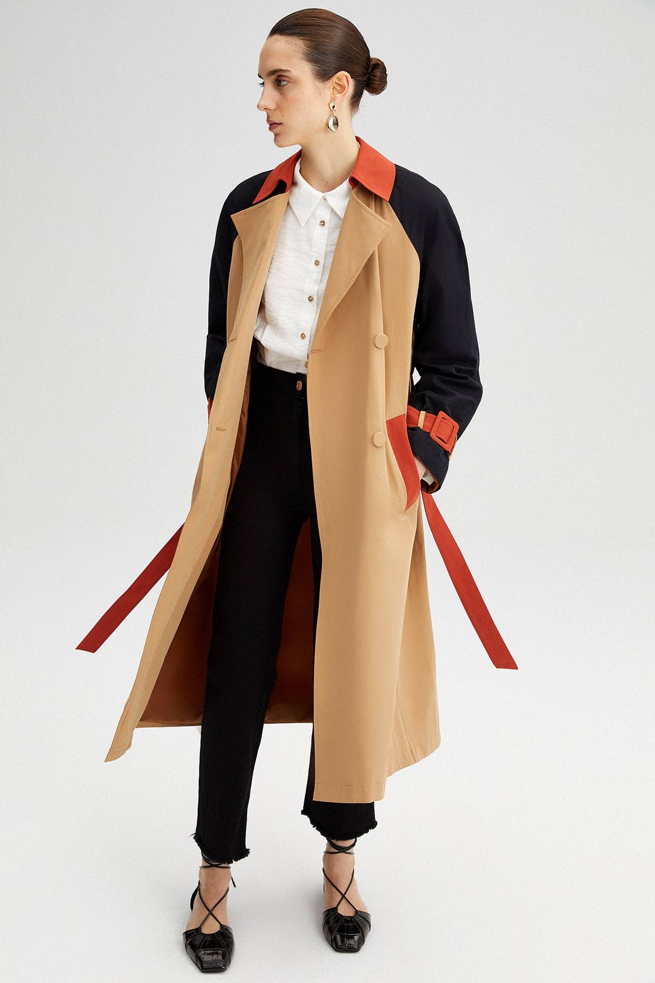 Trench color block con cintura