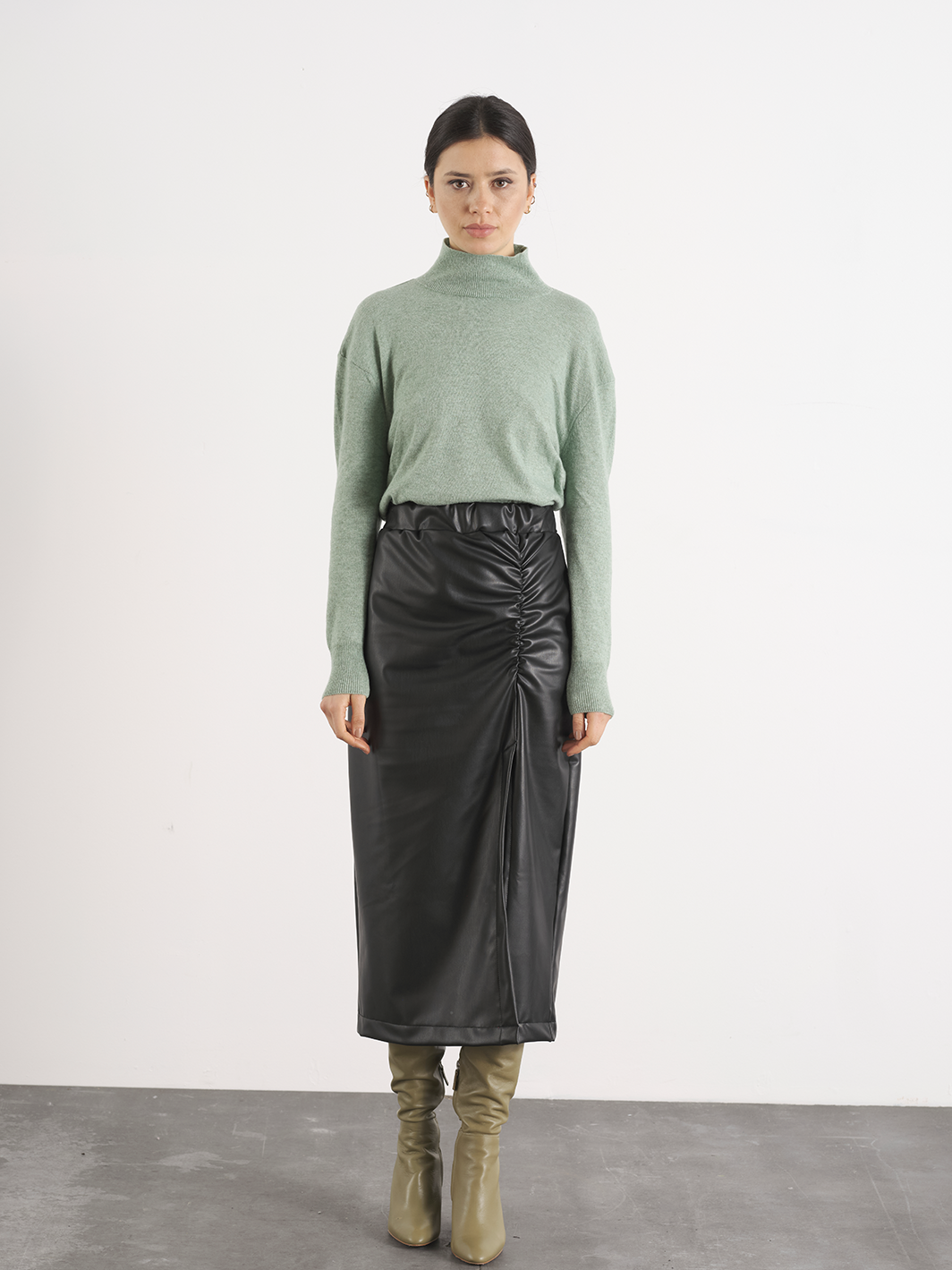 Maglione con schiena scoperta