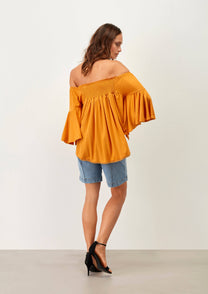 Blusa elasticizzata off-shoulder con maniche a volant