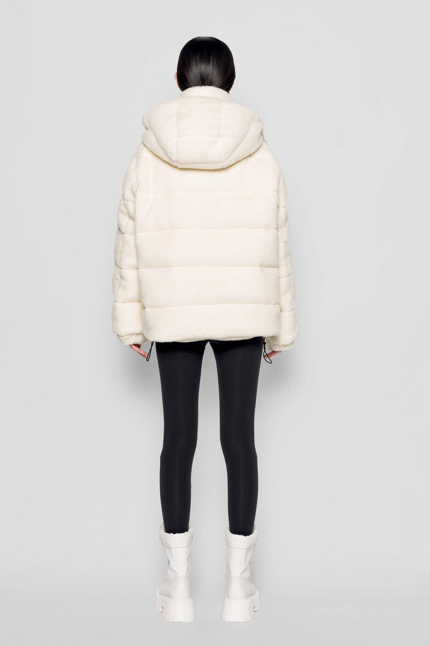 Piumino in eco shearling con cappuccio removibile