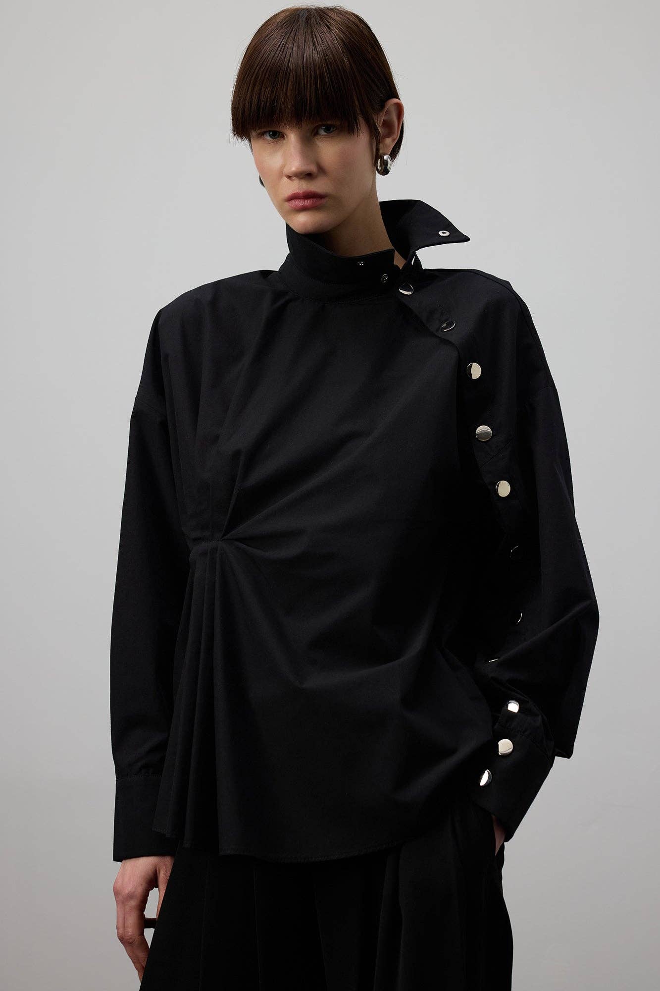 Camicia asimmetrica in popeline nera