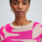 Maglione oversize in maglia con fantasia astratta rosa e beige