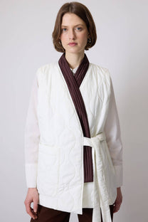 Gilet trapuntato con laccio laterale