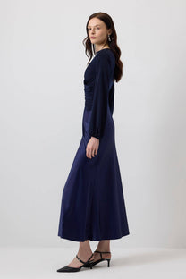 Abito lungo blu navy drappeggiato con maniche a palloncino