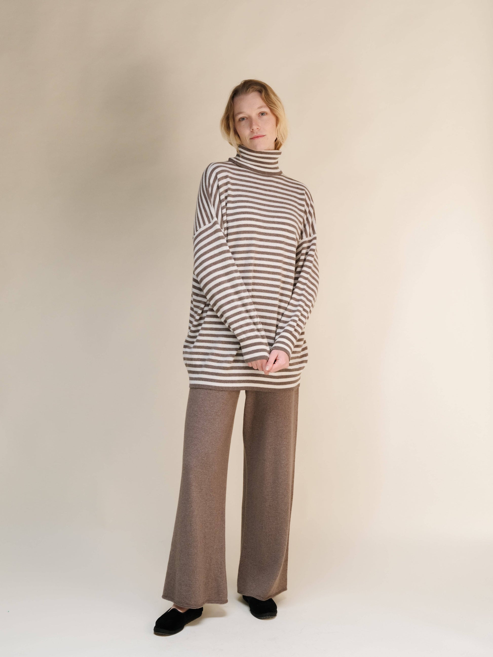 Maglione dolcevita a righe oversize in misto cashmere