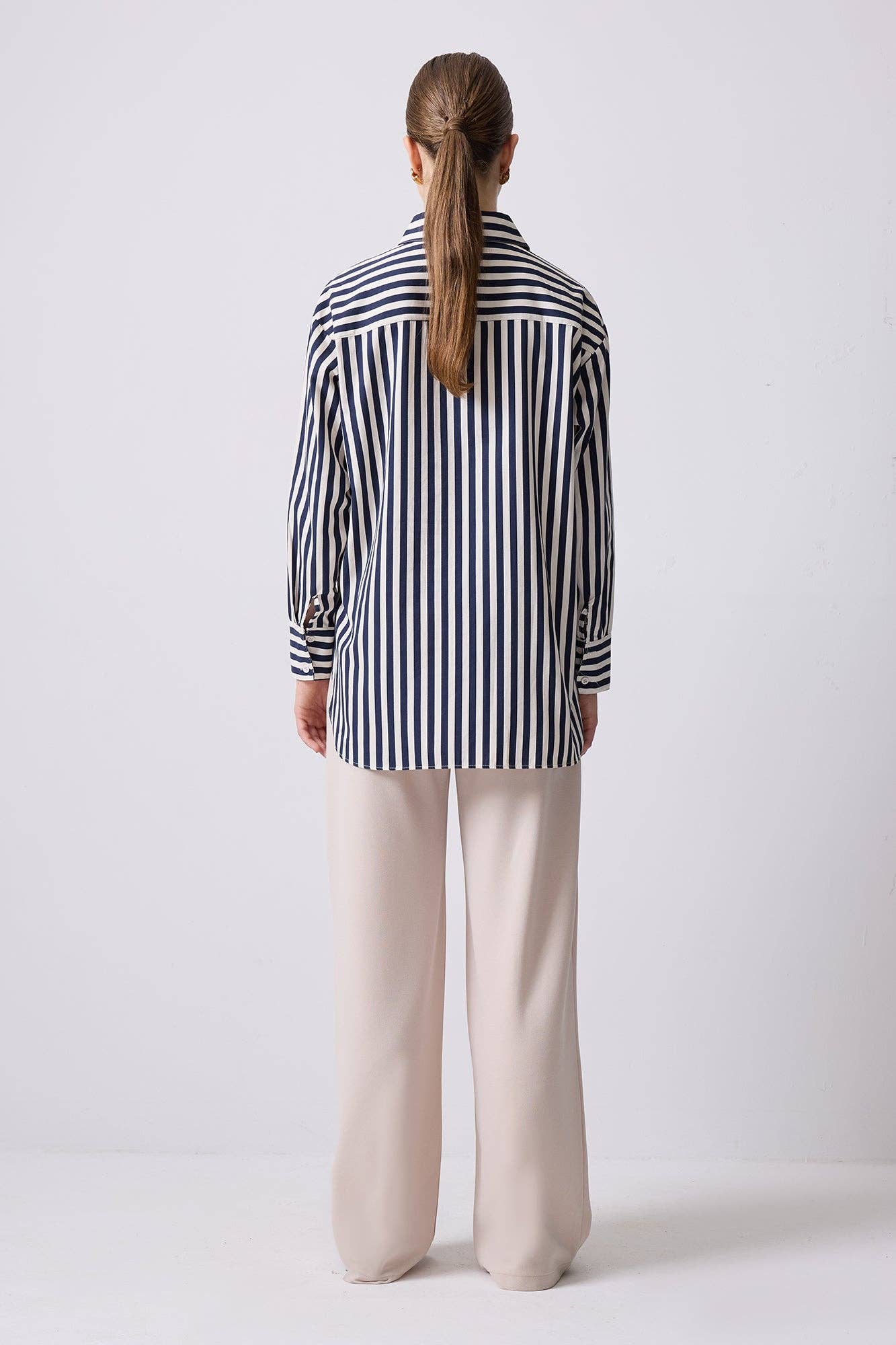 Camicia oversize a righe navy e bianche in viscosa